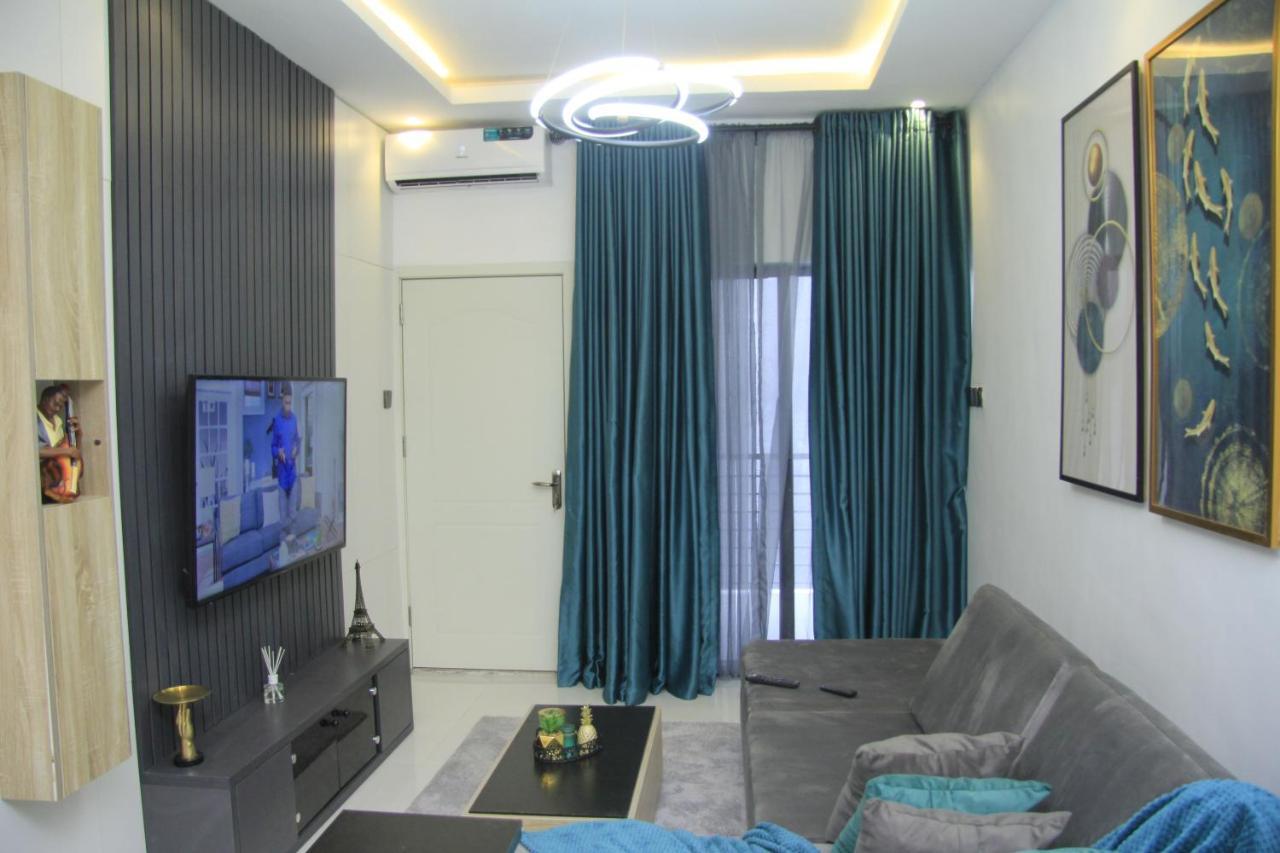 Cosy 2-Bedroom Apartment With Superfast Wifi And 24X7 Security And Electricity Lekki Kültér fotó