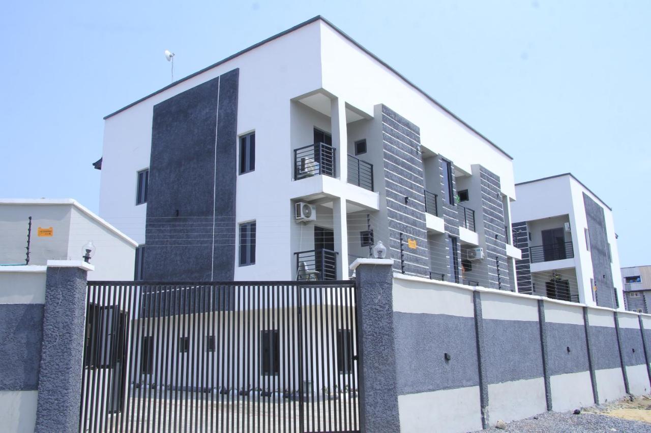 Cosy 2-Bedroom Apartment With Superfast Wifi And 24X7 Security And Electricity Lekki Kültér fotó