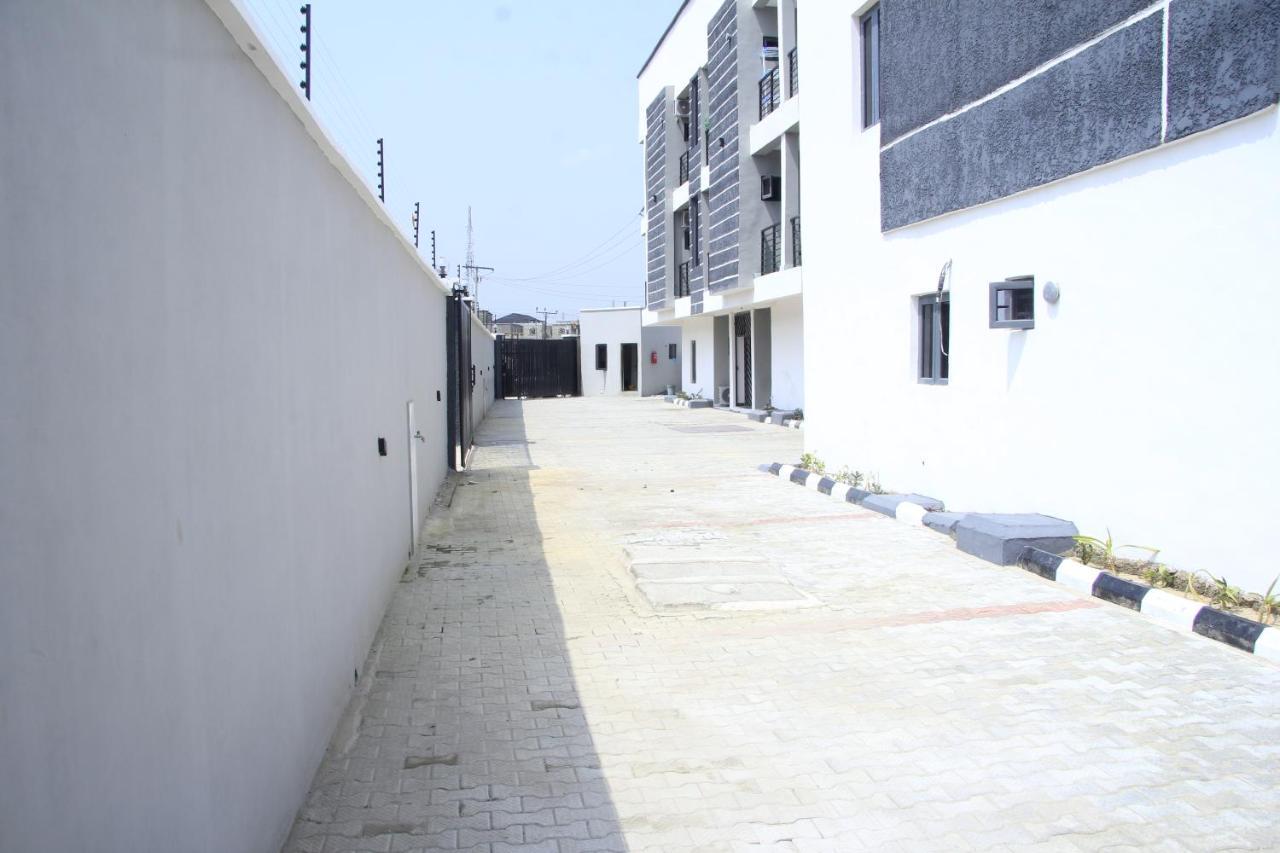 Cosy 2-Bedroom Apartment With Superfast Wifi And 24X7 Security And Electricity Lekki Kültér fotó