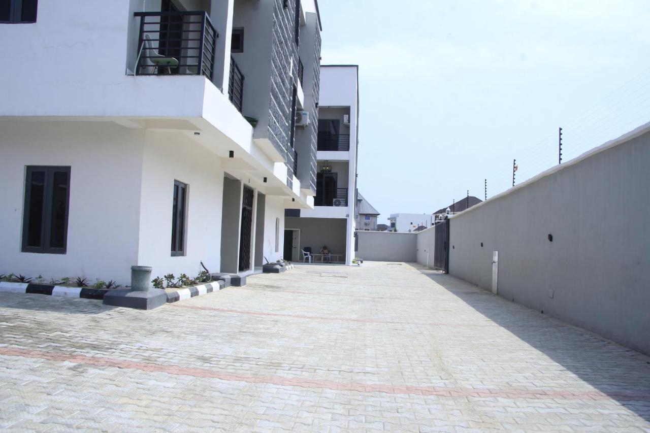 Cosy 2-Bedroom Apartment With Superfast Wifi And 24X7 Security And Electricity Lekki Kültér fotó